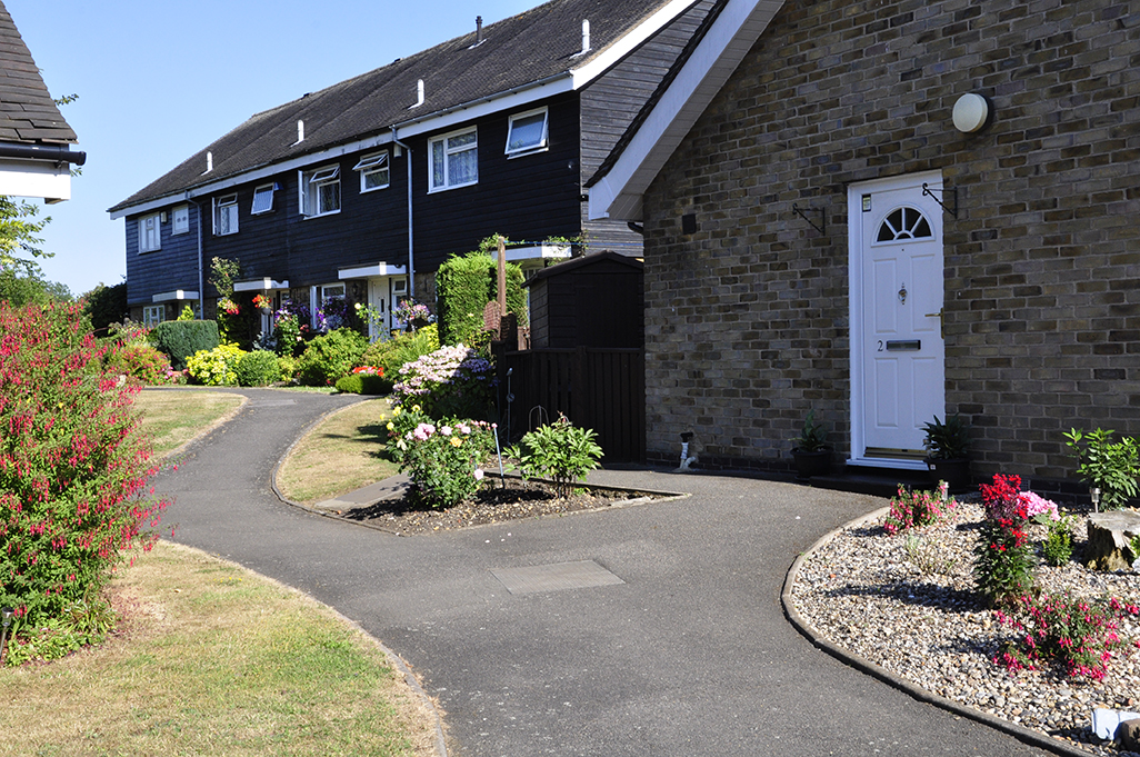 20160816_Broxhill-Road_Front-gardens