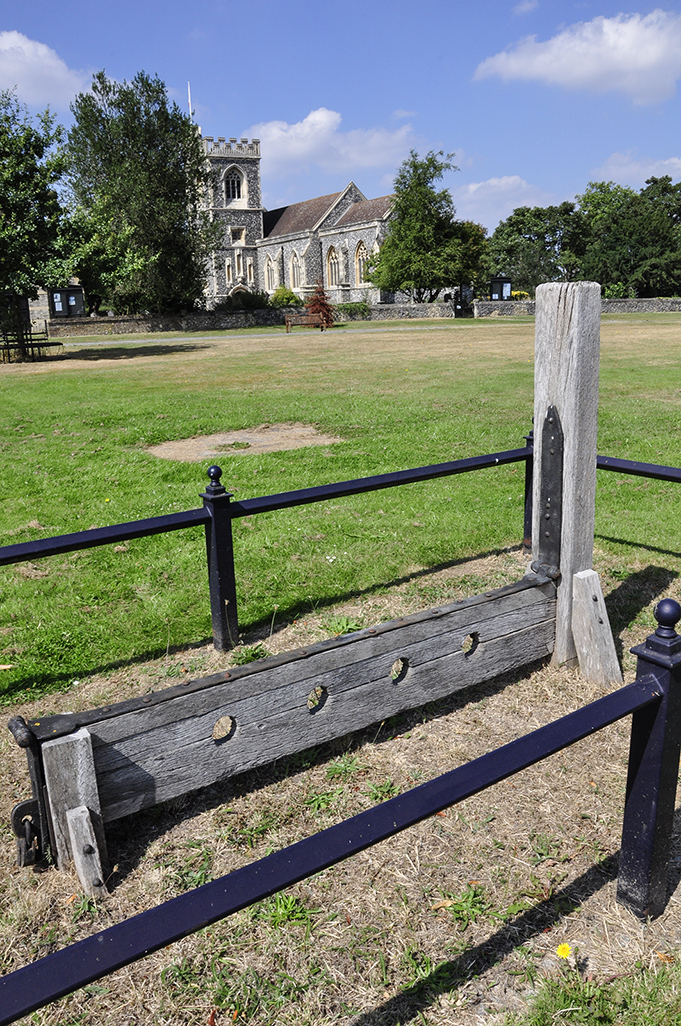20160817_Havering_-The-Green_-Stocks-and-whipping-post