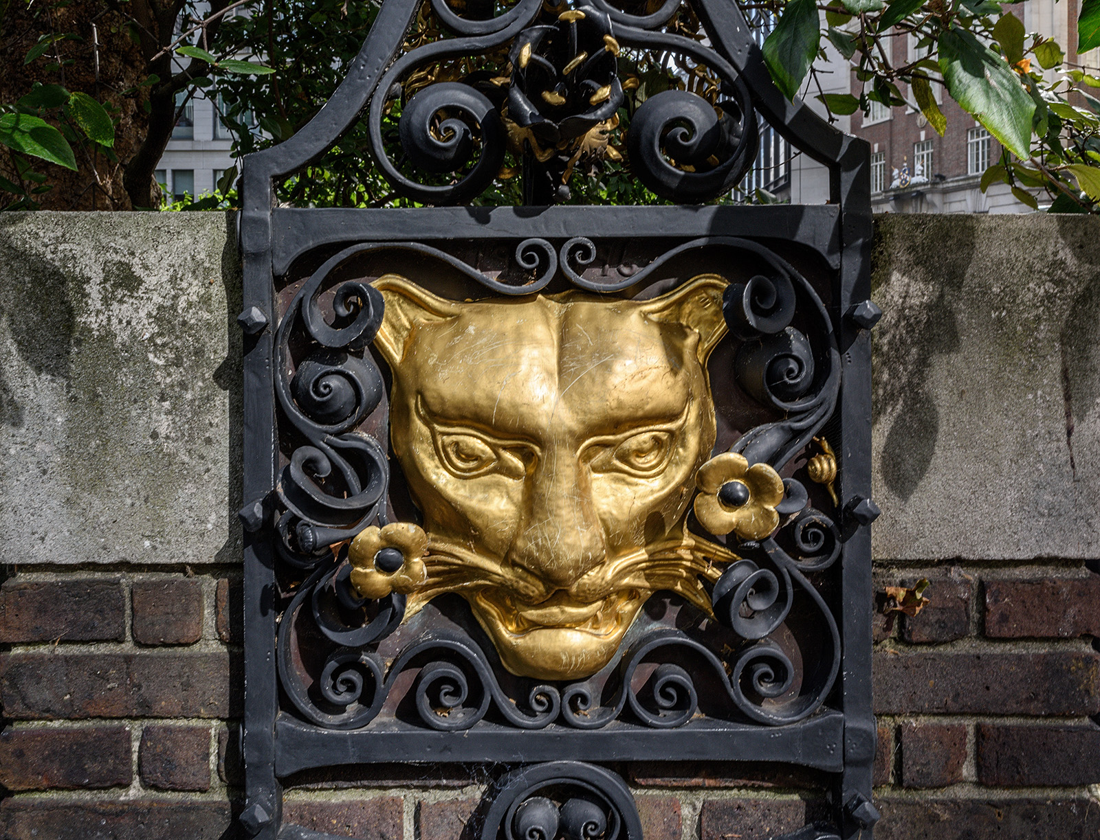 The-City_Lion-Head-Gresham-St