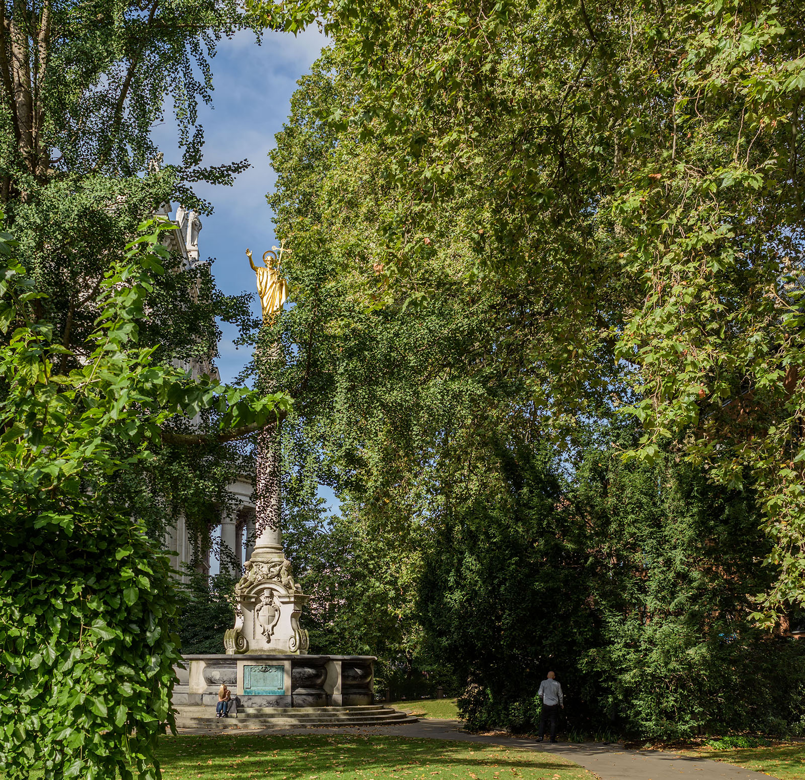 The-City_St.-Pauls-Churchyard