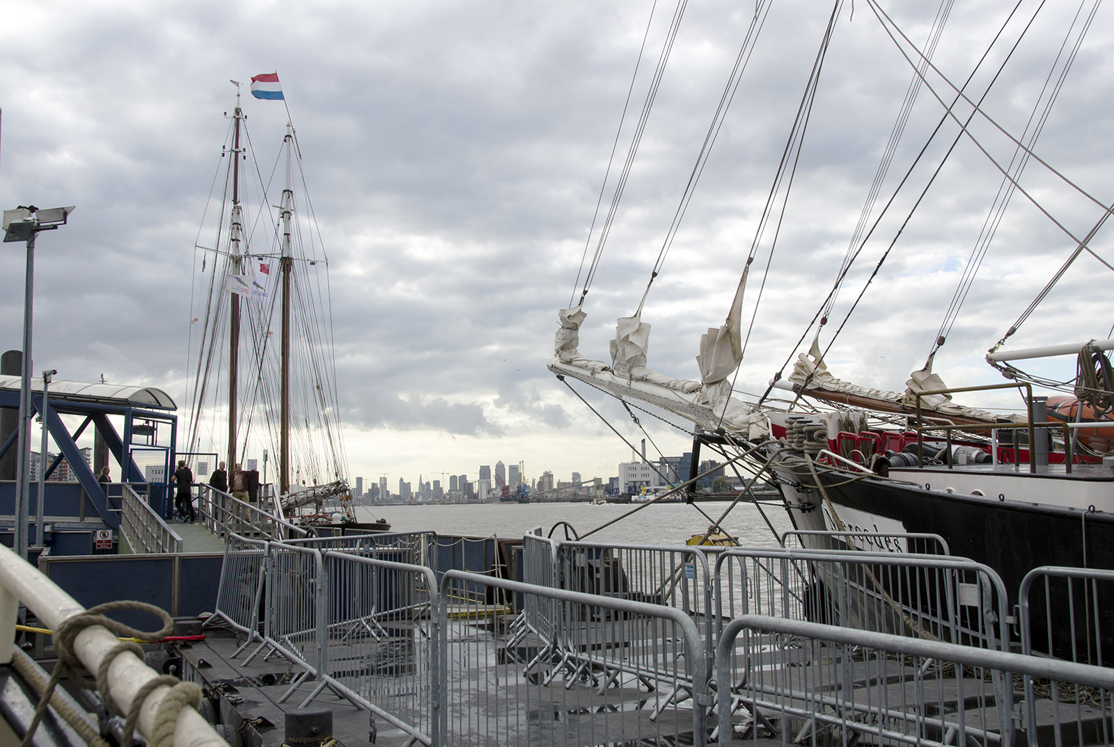 2016-09-16-Greenwich_Landscape_Autumn_Woolwich-Pier-View-down-the-River