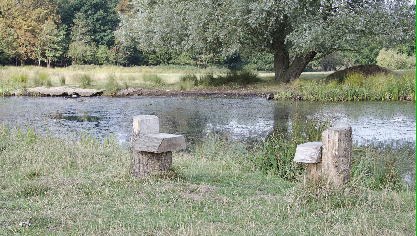 2016-09-21-Havering_Dagnam-Park_Autumn_Landscape-Seats-beside-a-Lake