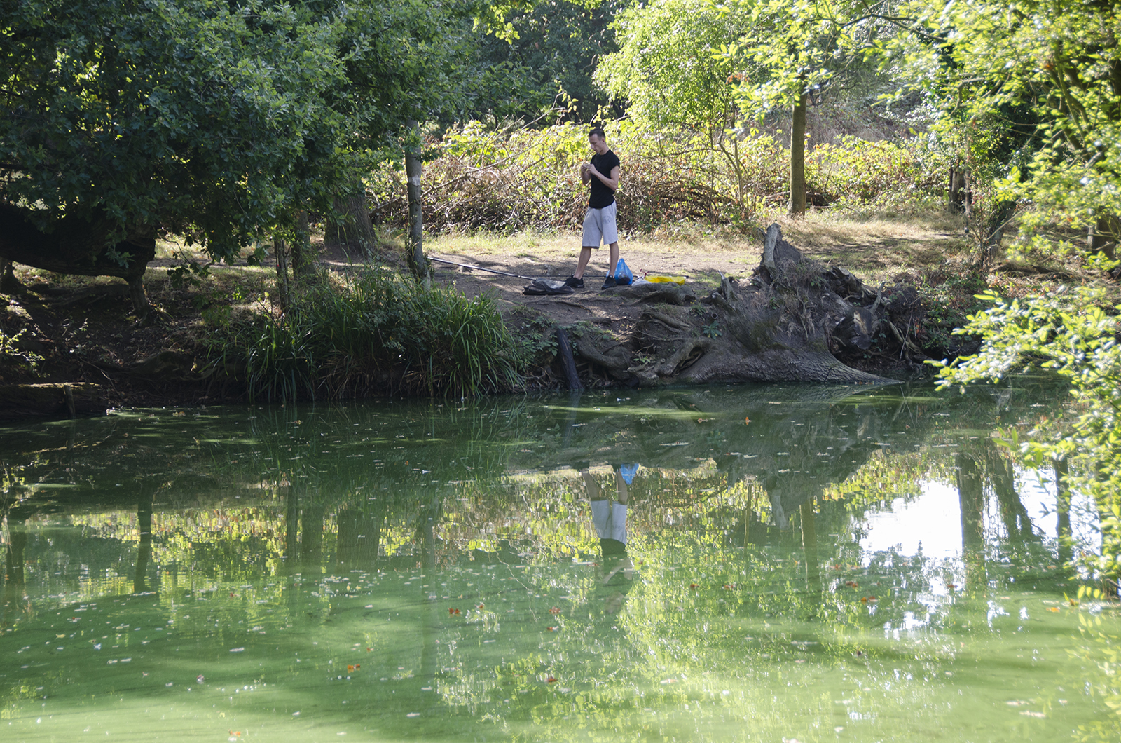 2016-09-21-Havering_Dagnam-Park_Autumn_People-Fisherman