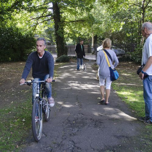 2016-09-28-Barnet_Dollis-Valley-Greenwalk_Autumn_People-Dogs-Photographers-and-a-Bicycle