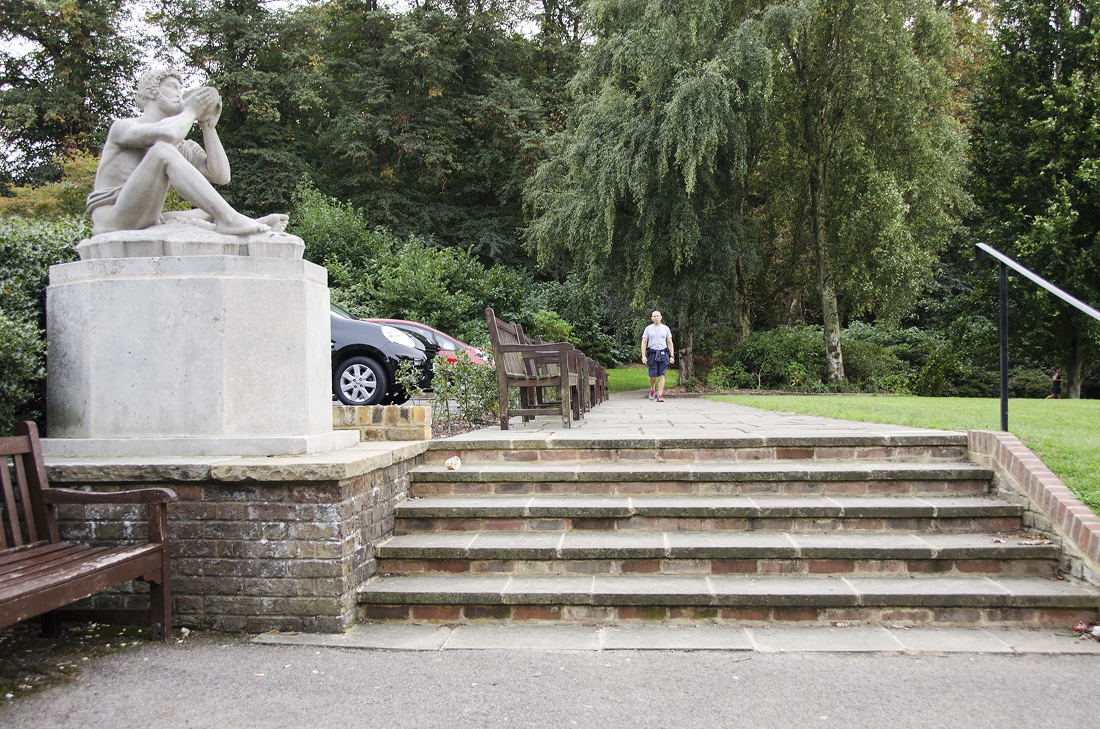 2016-09-28-Barnet_Golders-Hill-Park_Autumn_Landscape-Seats-with-a-view