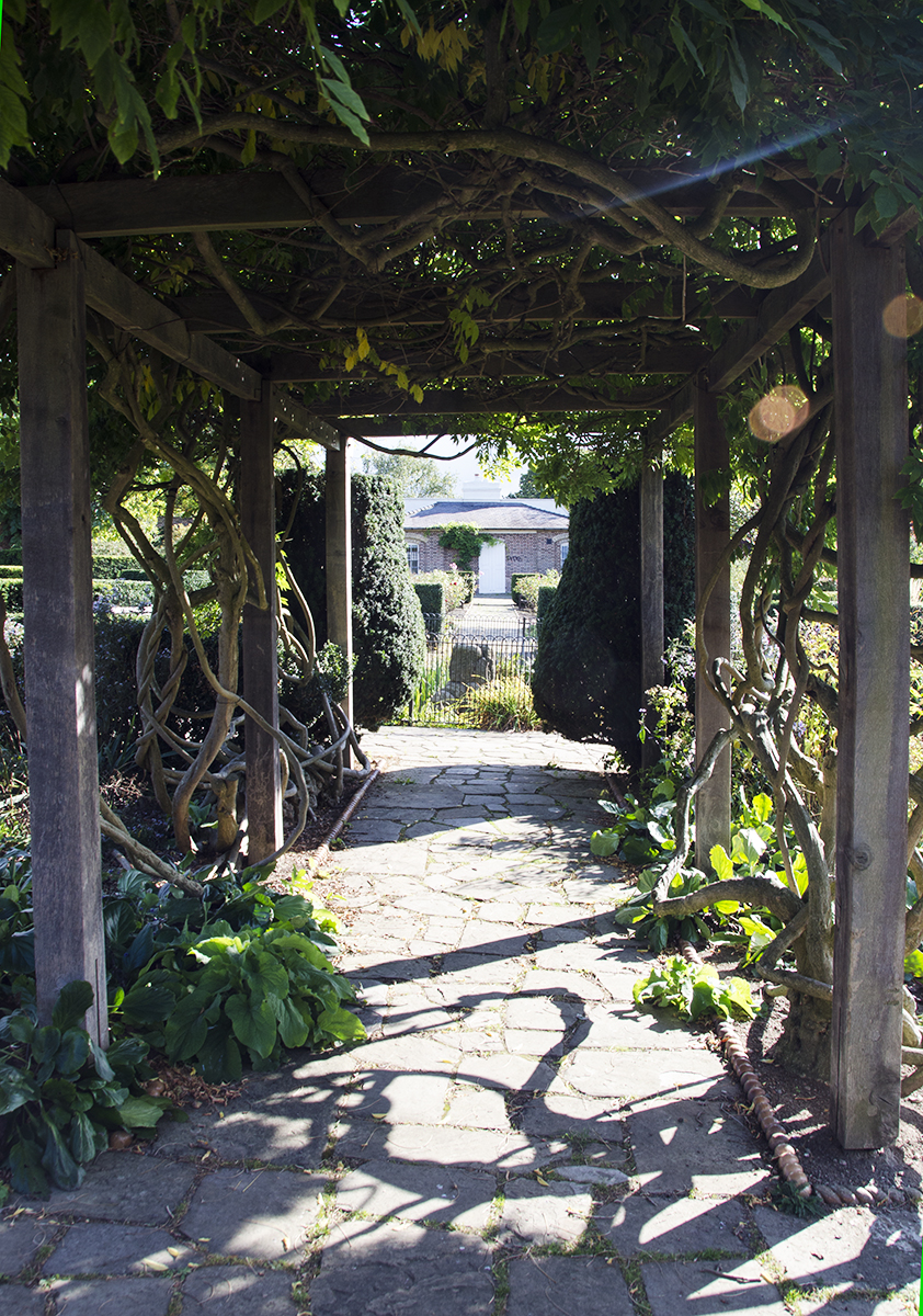 2016-10-11-Lambeth_Brockwell-Park_Autumn_Detail-Pergola-Walkway