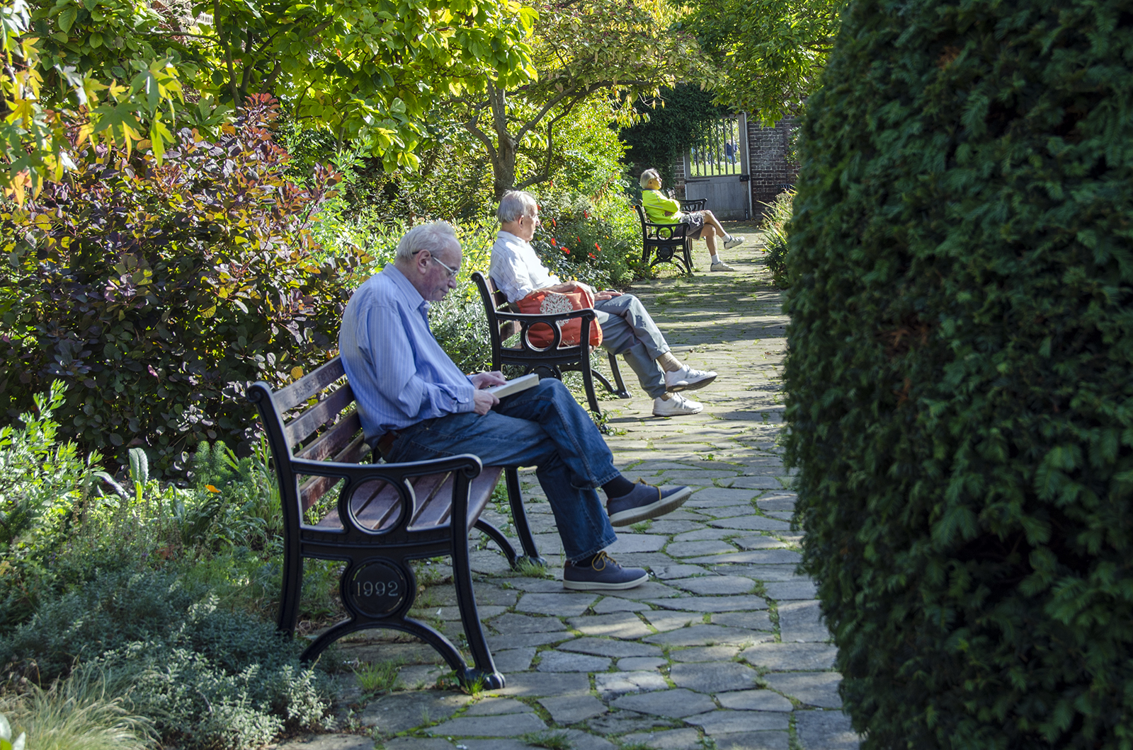 2016-10-11-Lambeth_Brockwell-Park_Autumn_People-A-sheltered-spot