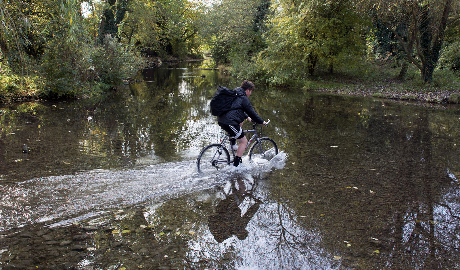 2016-10-29-Bexley_Cray-River_Autumn_People-Crossing-the-Rubicon