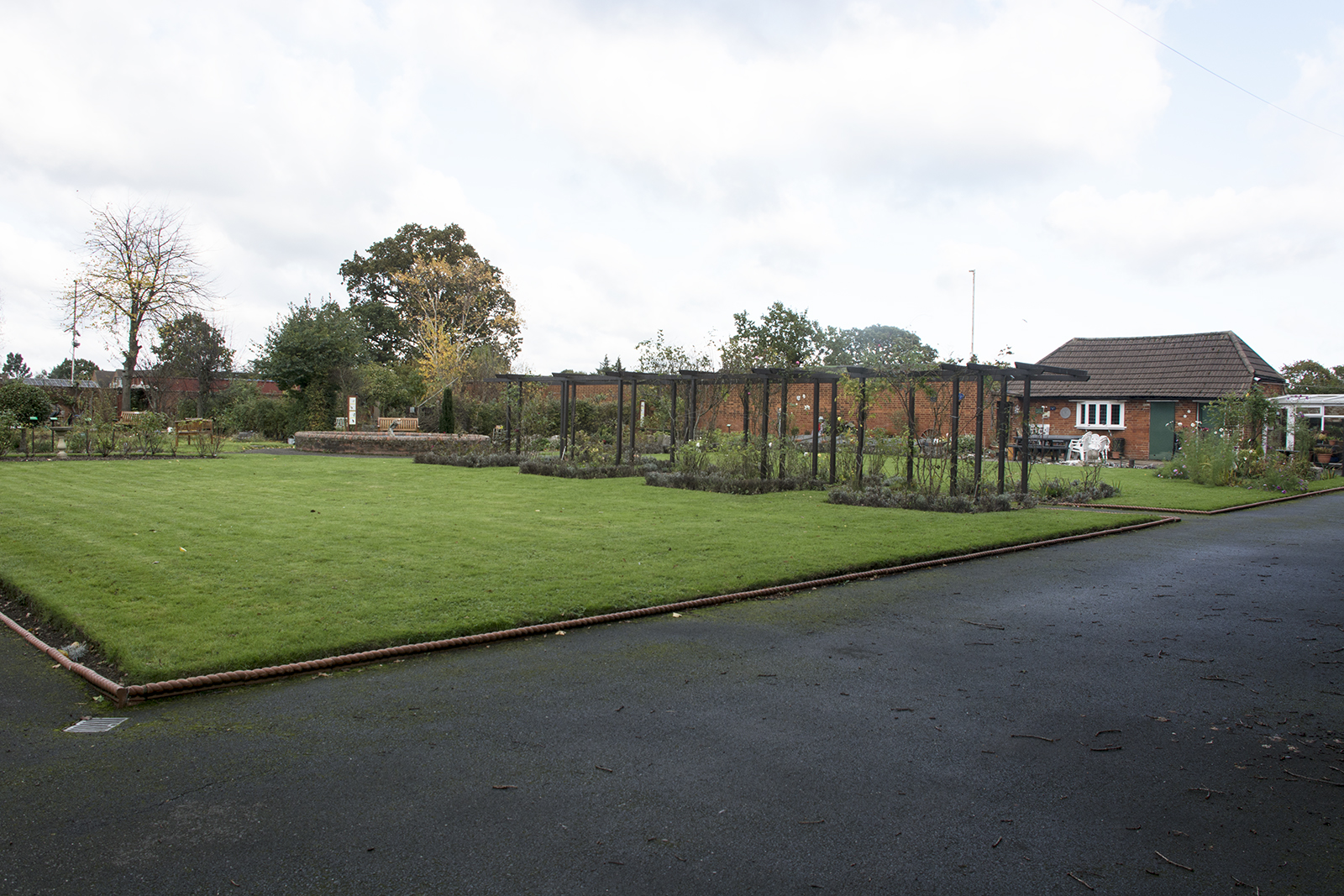 2016-11-07-Brent_Roe-green_Autumn_Landscape-Community-Walled-Garden