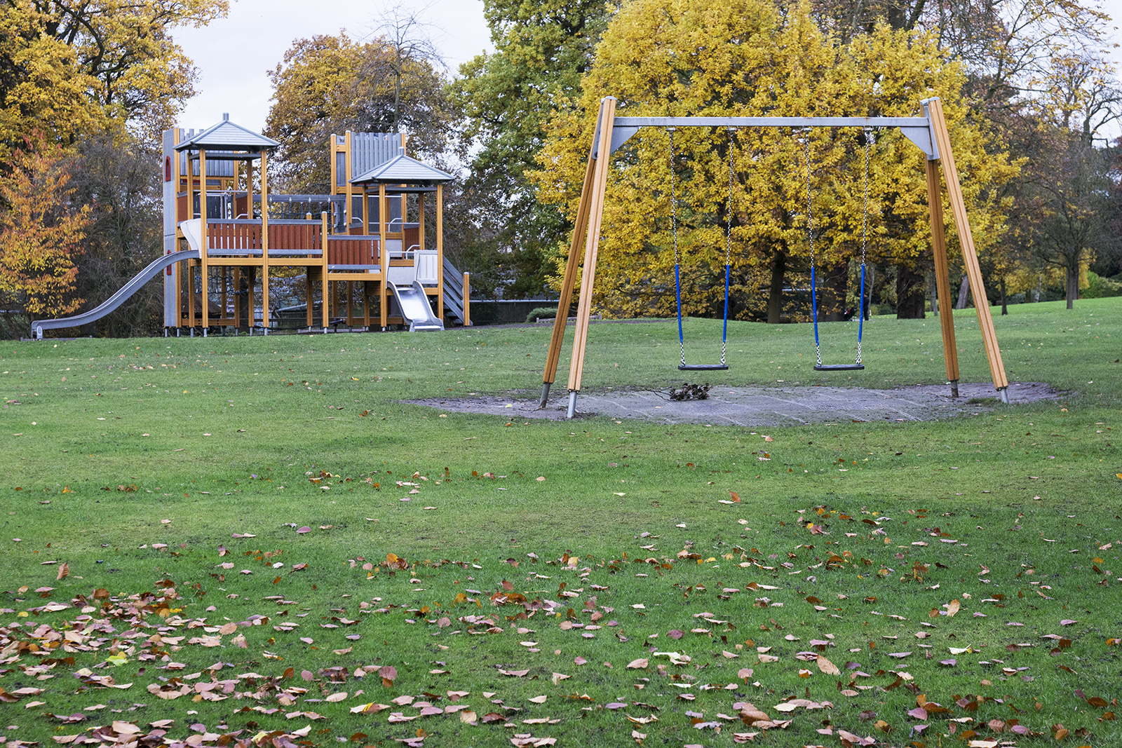 2016-11-16-Camden_Golders-Hill-Park_Landscape_Autumn-Play-area