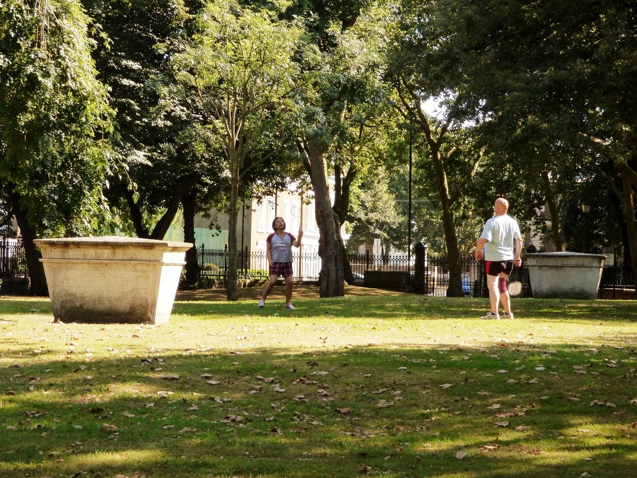 20160817_Tower-Hamlets_St-Dunstan-and-All-Saints-Church_Badminton-on-the-Grave-Yard