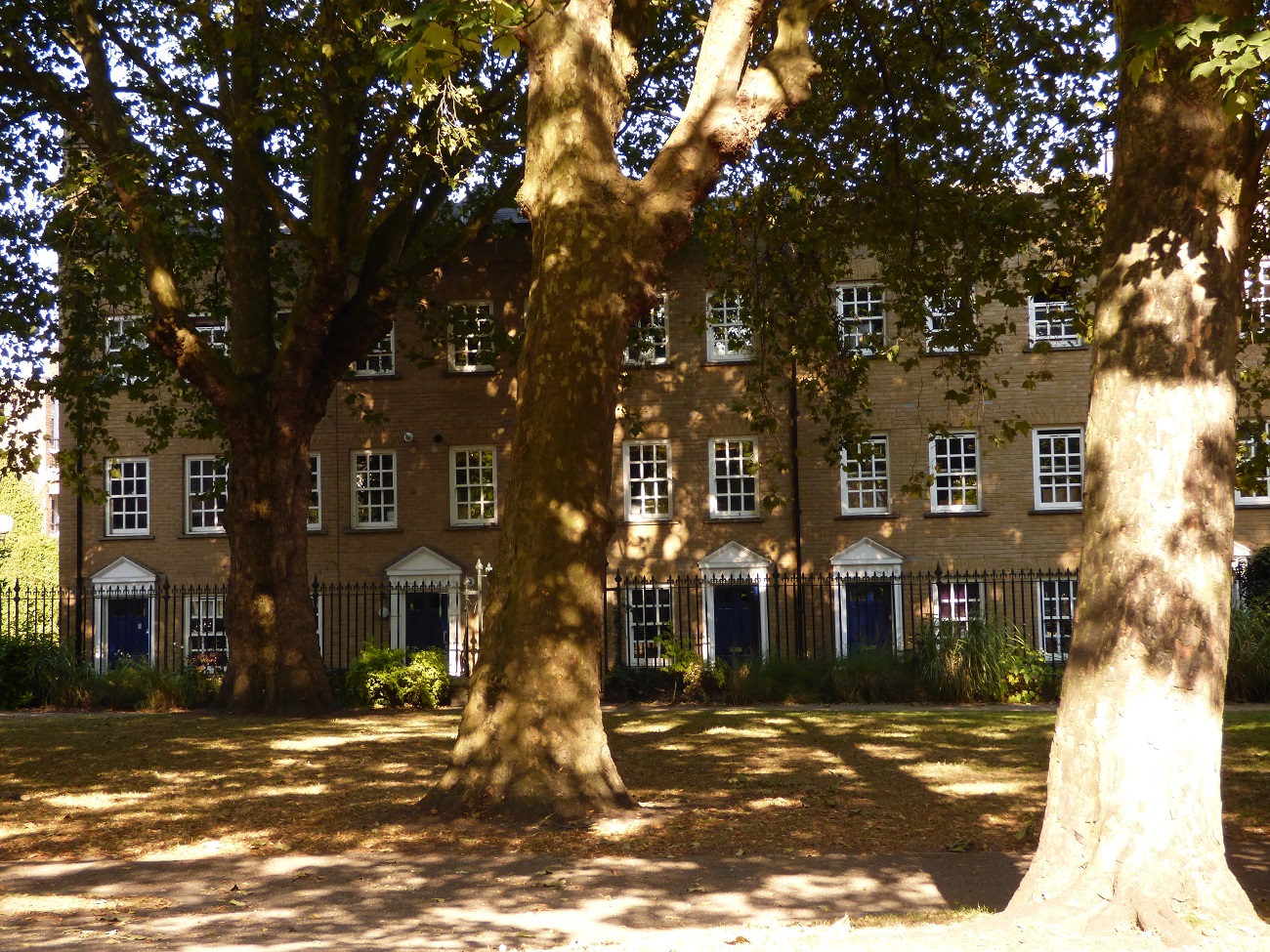 20160817_Tower-Hamlets_St-Georges-Gardens_Three-Trees