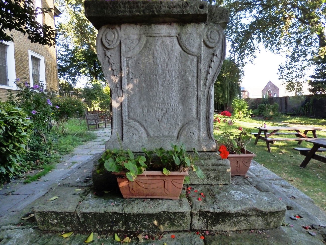 20160817_Tower-Hamlets_St-Pauls-Shadwell_Prettied-Up