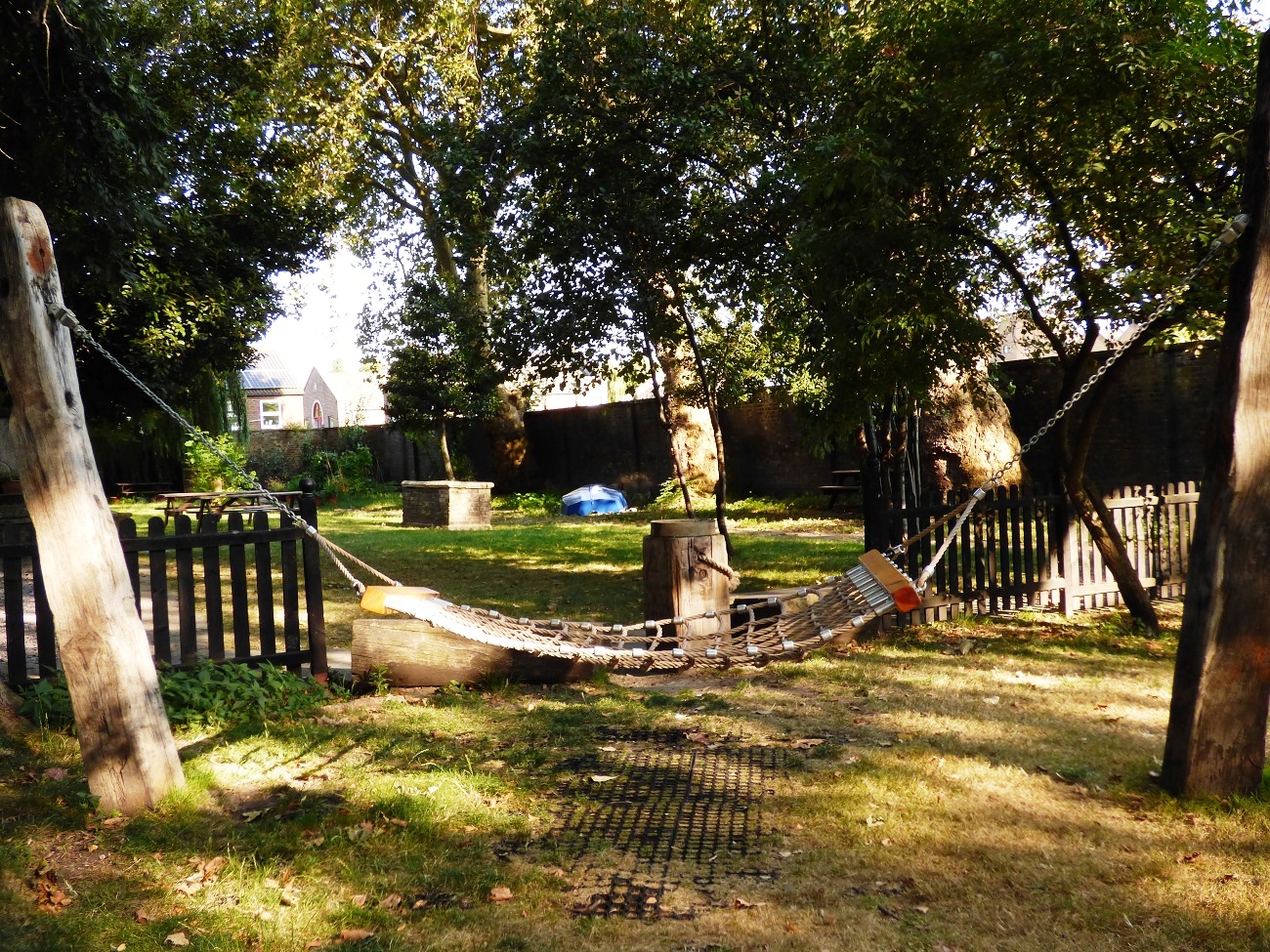 20160817_Tower-Hamlets_St-Pauls-Shadwell_Public-Garden-at-St-Pauls-Shadwell