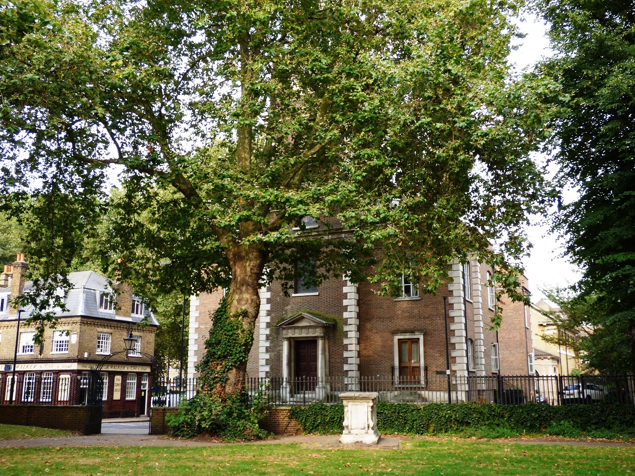 20160818_Tower-Hamlets_St-Johns-Churchyard_St-Johns-Churchyard