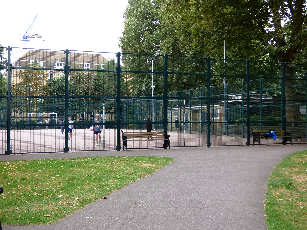 20160818_Tower-Hamlets_Wapping-Gardens_Football-Pitches-at-Wapping-Gardens