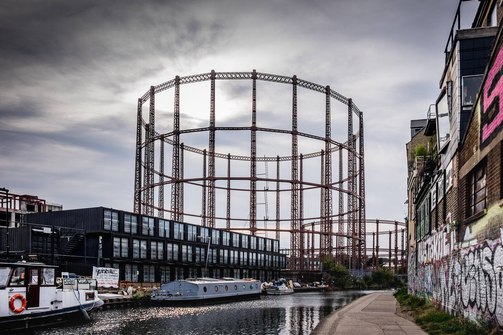 20160924_Tower-Hamlets_Regents-Canal-Hackney_The-Oval-Gasometers