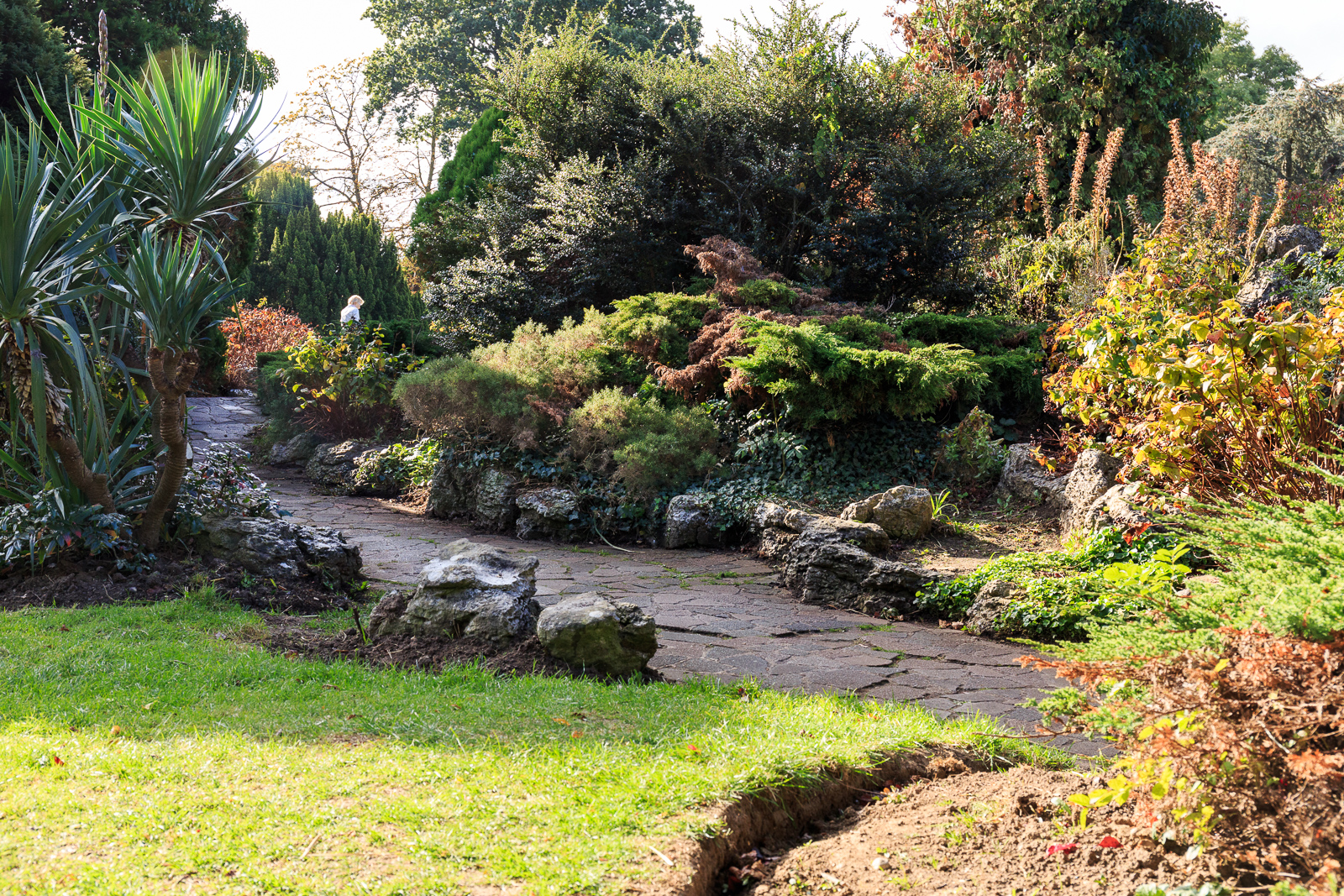 20161012_hillingdon_pinner-memorial-park_-garden-path