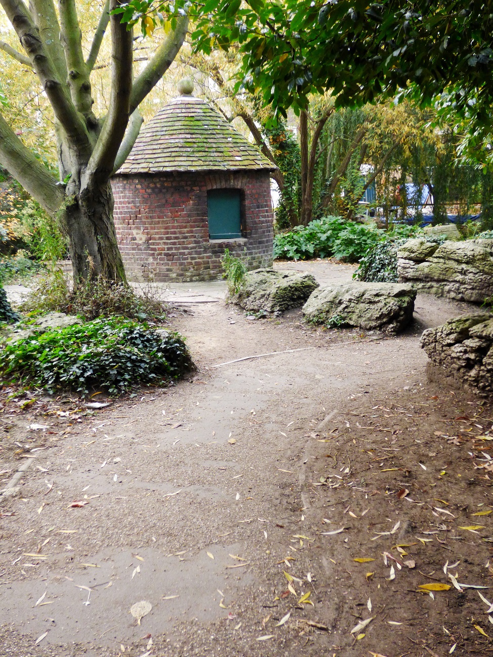 20161030_Islington_New-River-Walk_The-Hut