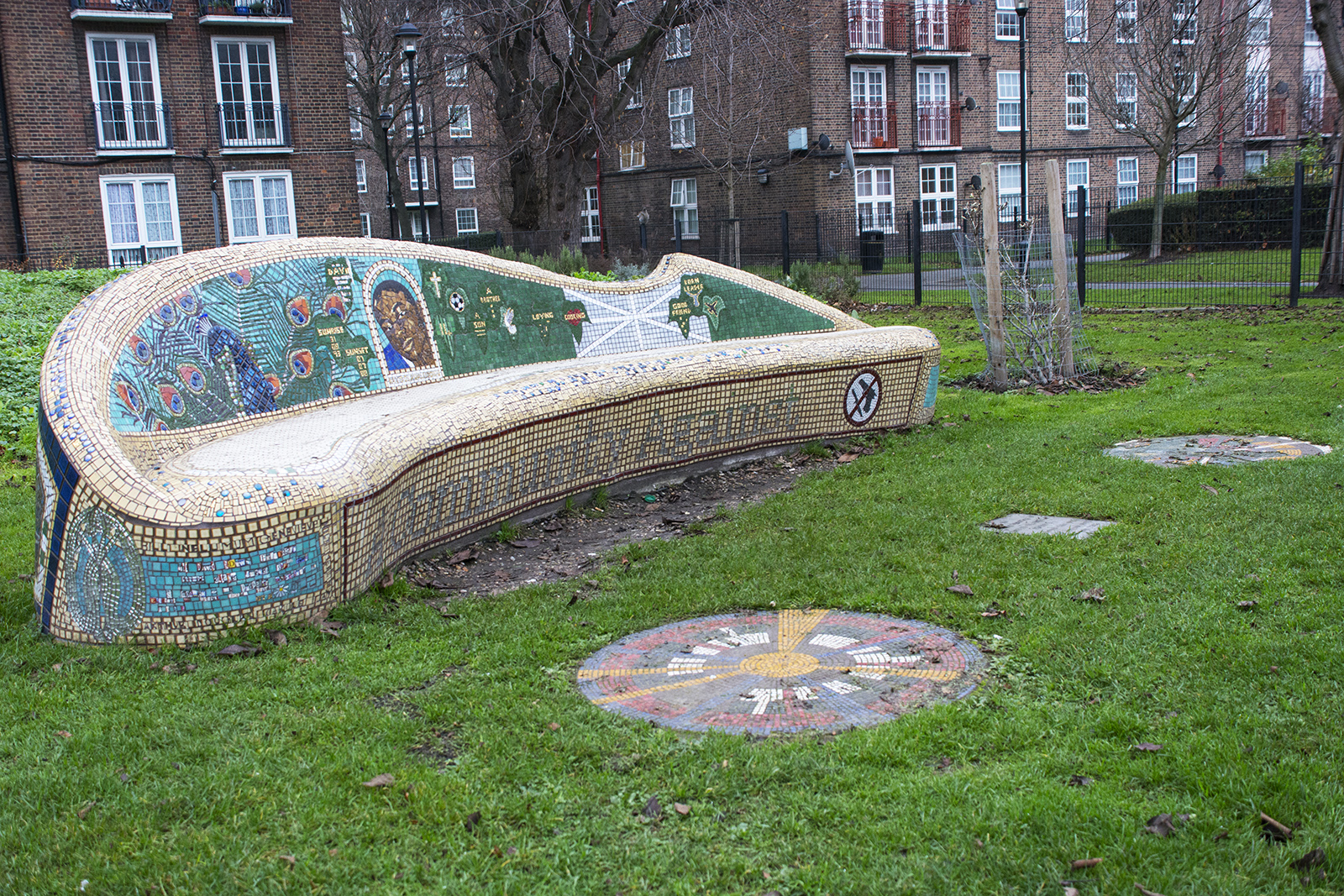 2016-12-18-Southwark_Tabard-Gardens_Winter_Detail-Community-against-Violence