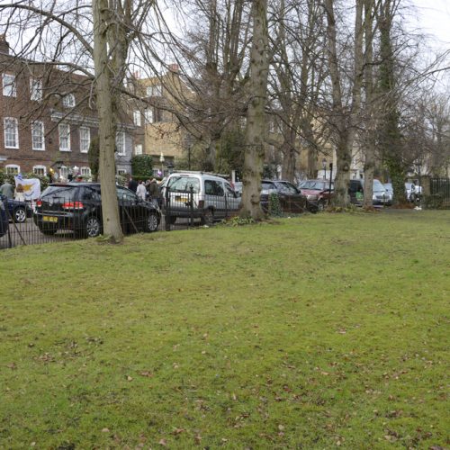 20161228_Camden_Highgate-W-Hill_The-Grove-with-a-glimpse-of-the-tribute-to-G-Michaels