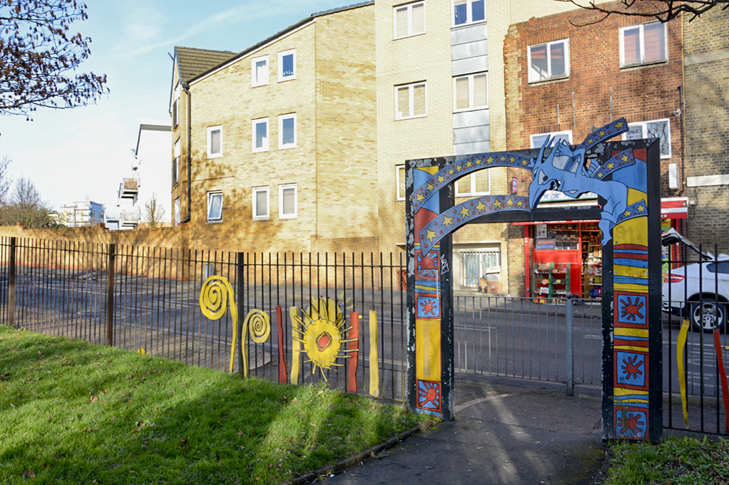 20170106_Southwark_Surrey-Canal-Path_Gate-designed-by-school-children