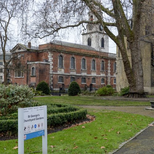20170114_Southwark_-St-Georges-Churchyard-Gardens-_Dull-cold-morning