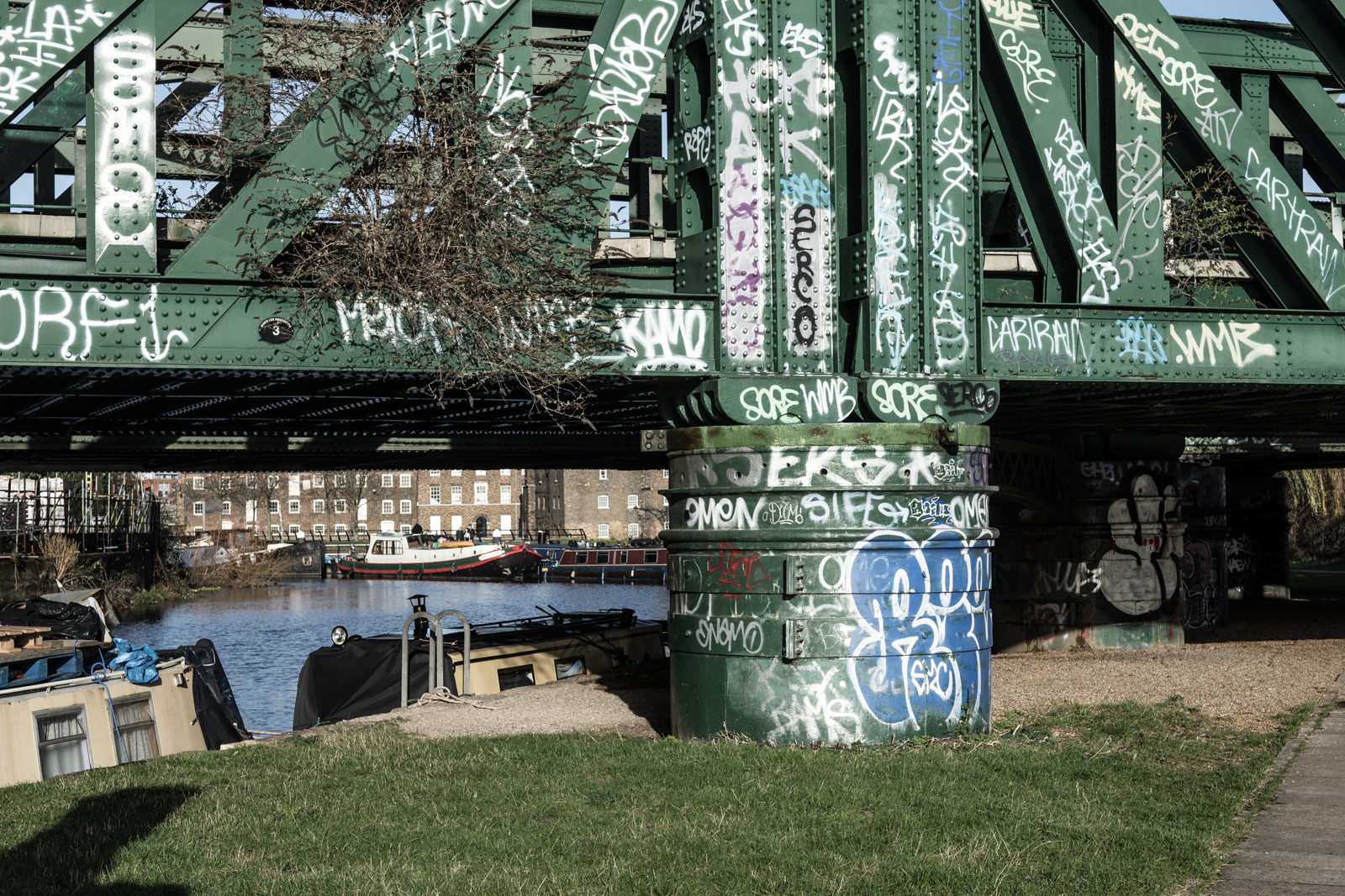 Bridge-over-River-Lee-Navigation-DSP1458