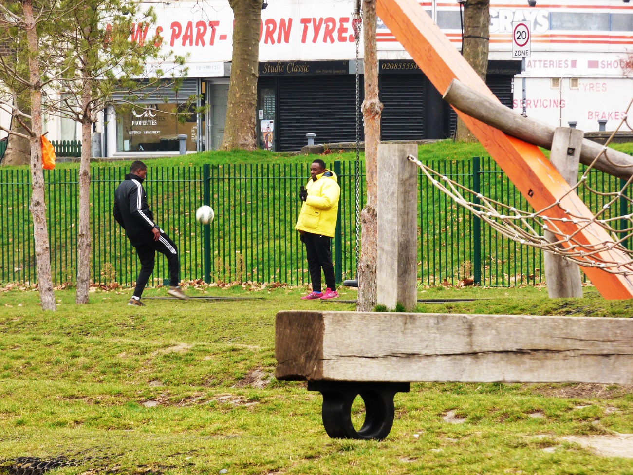 20170126_Waltham-Forest_Drapers-Field-Recreation-Ground_Dribbling