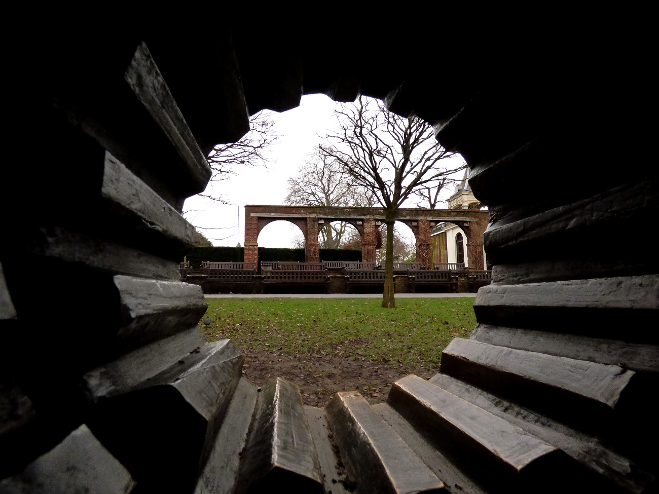 20170129_Borough-of-Kensington-and-Chelsea_Holland-Park_Arches-through-Sculpture