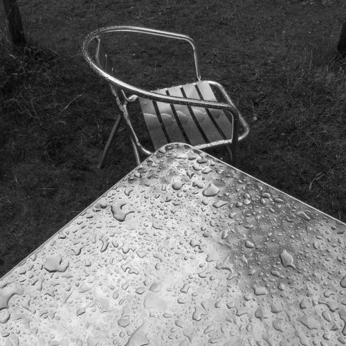 Wet-Table-and-Chair