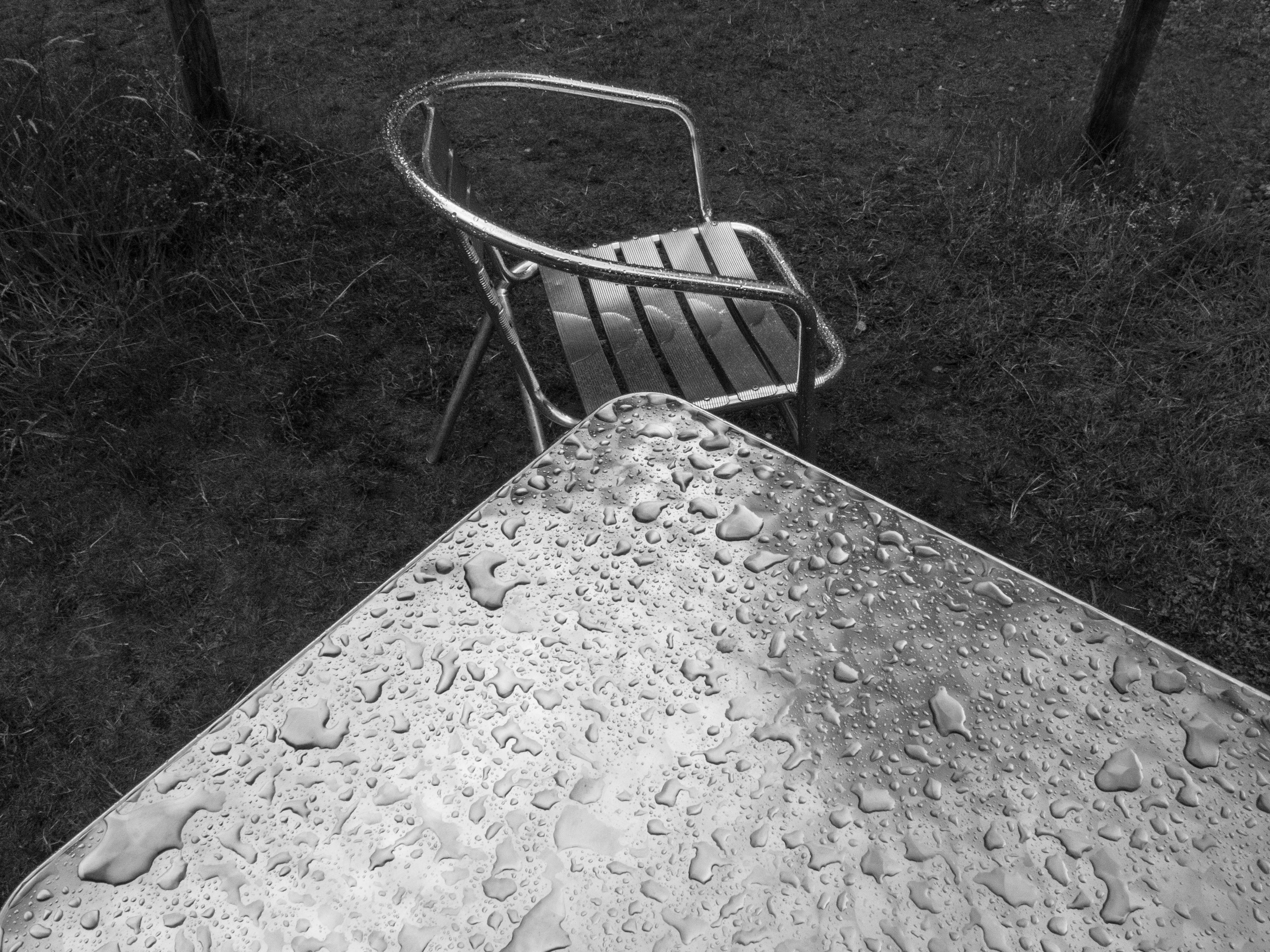 Wet-Table-and-Chair