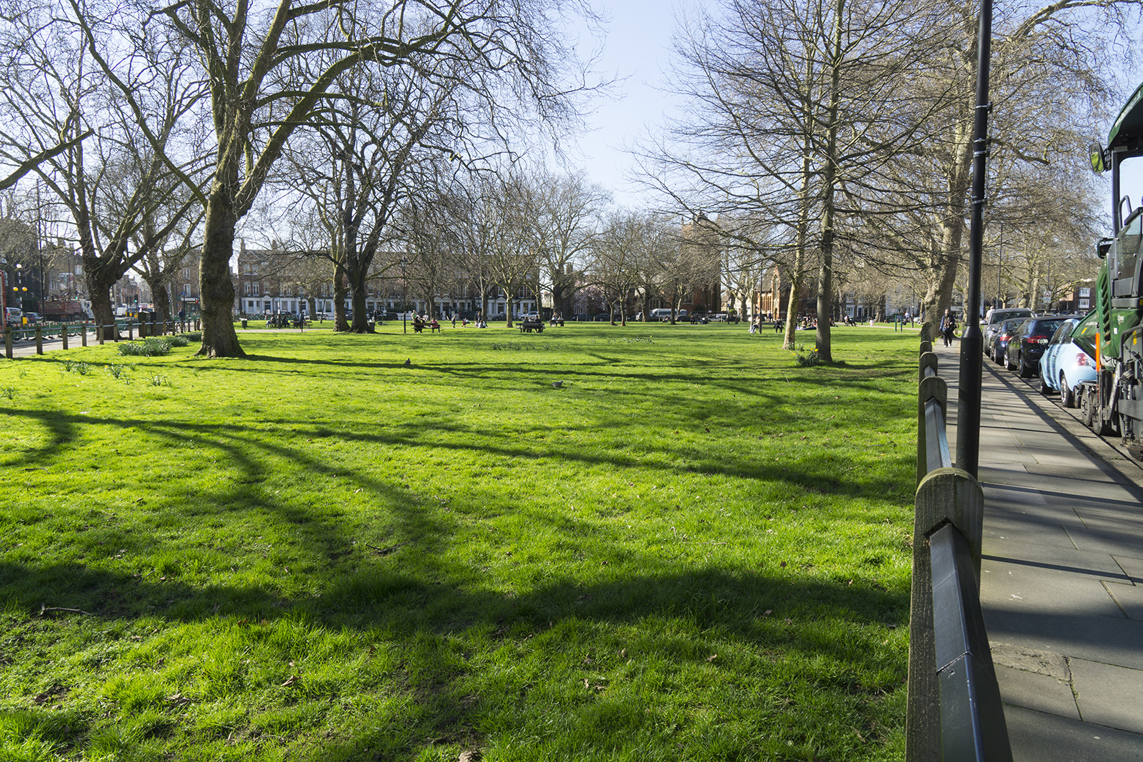 2017-03-15-Hammersmith-Fulham_Parsons-Green_Landscape_Spring-Shadows