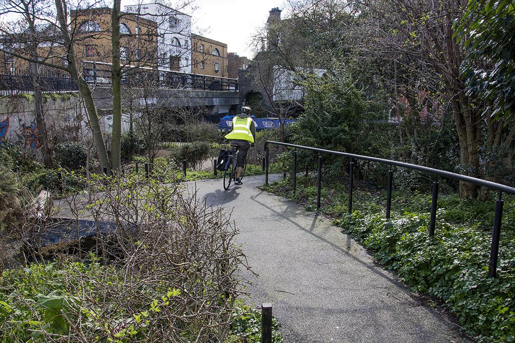 20170307_Islington_Thornhill-Bridge-Community-Gardens-_Heading-for-the-canal