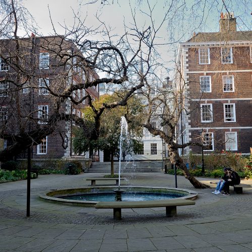 20160317_City-of-London_Fountain-court_middle-Temple