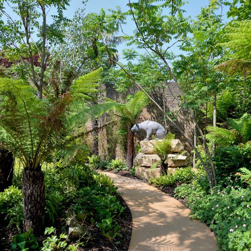 2016069_richmond_Hampton-Court-Gardens_A-shady-spot-in-Magic-Garden