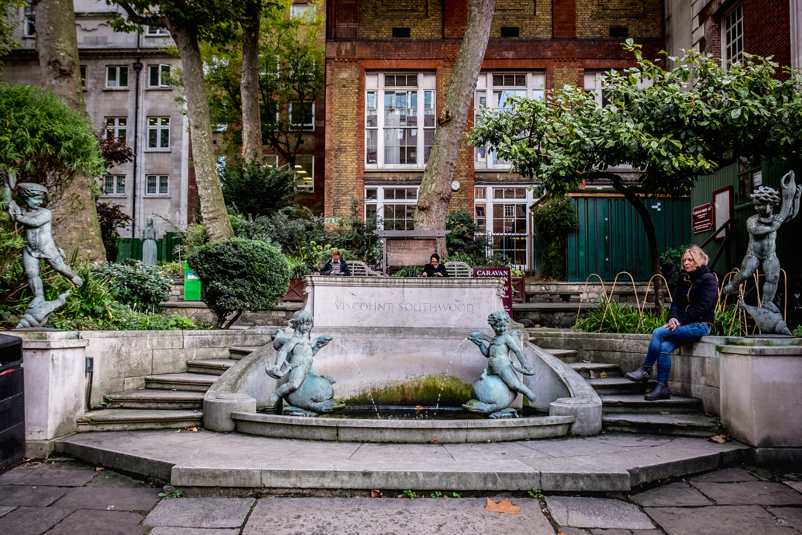 20161013_Westminster_St-Jamess-Piccadilly_Church-Garden