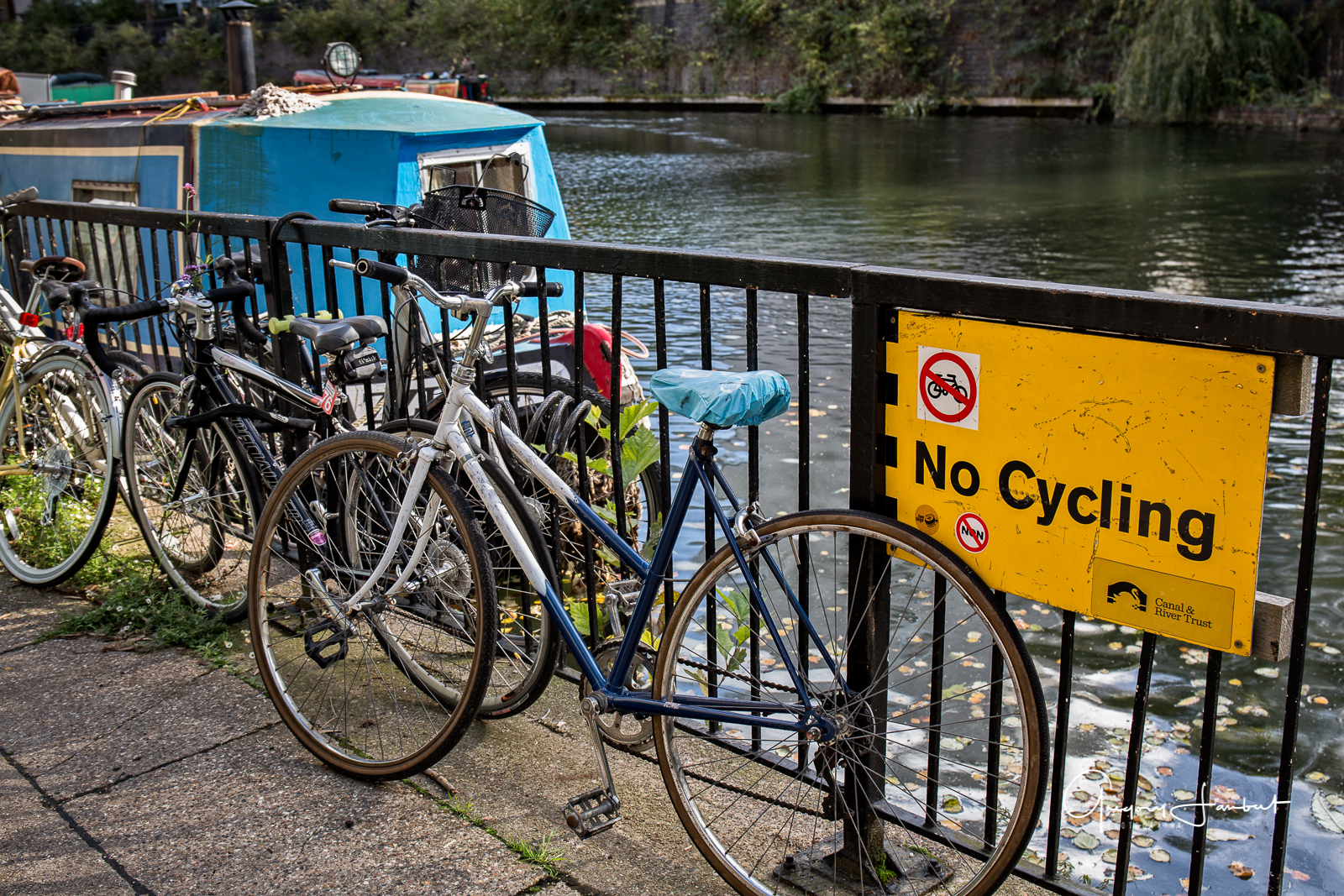 20161018_Camden_Regents-Canal_No-Cycling-towards-Camden