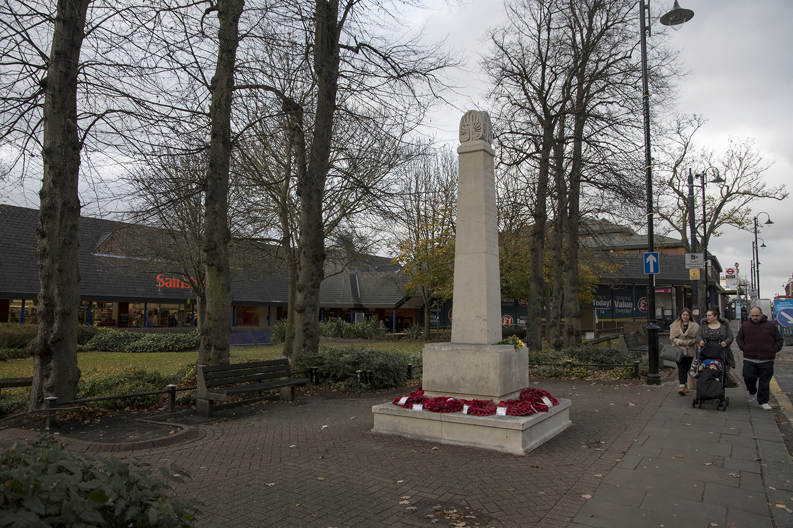 20161124_Bromley_Gipsey-Hill_Landscape_Winter_Memorial-outside-Sainsburys