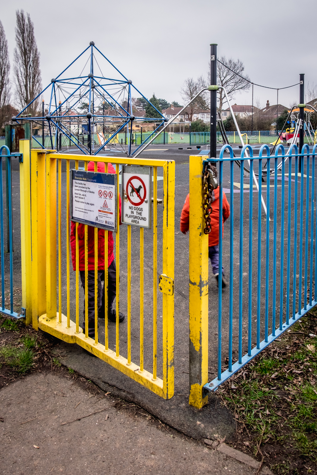 20170215_Bexley_Riverside-Walk_Red-Jackets-at-Playground