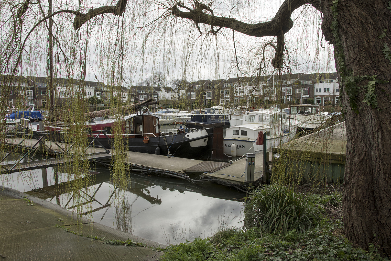 20170308_Hammersmith-and-Fulham_Chiswick-Quay_Landscape_Winter_Boats-in-the-Basin