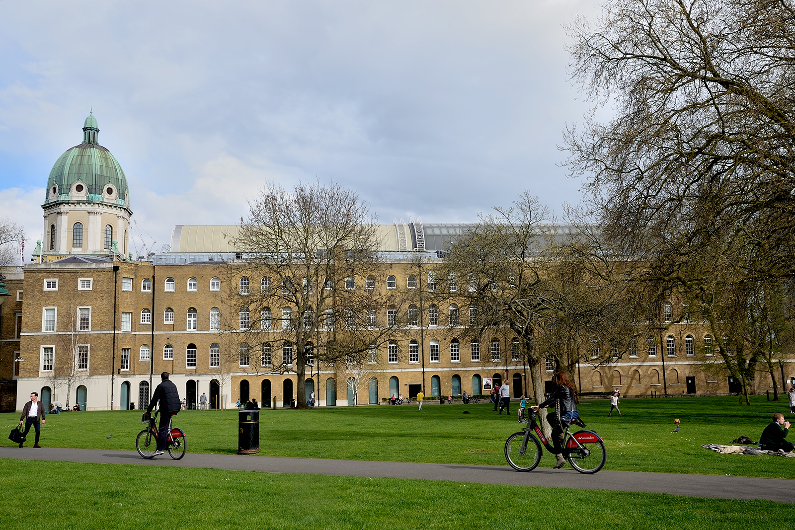 20170401_Southwark_Kennington-Road_The-park-by-Imperial-war-museum