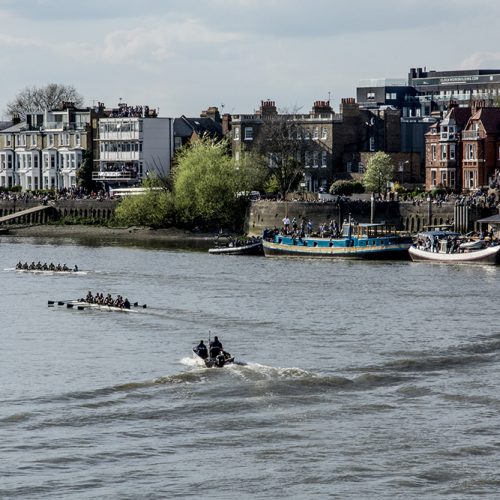 20170402_Hammersmith-and-Fulham_Hammersmith-bridge_Cambridge-womens-boat-leading