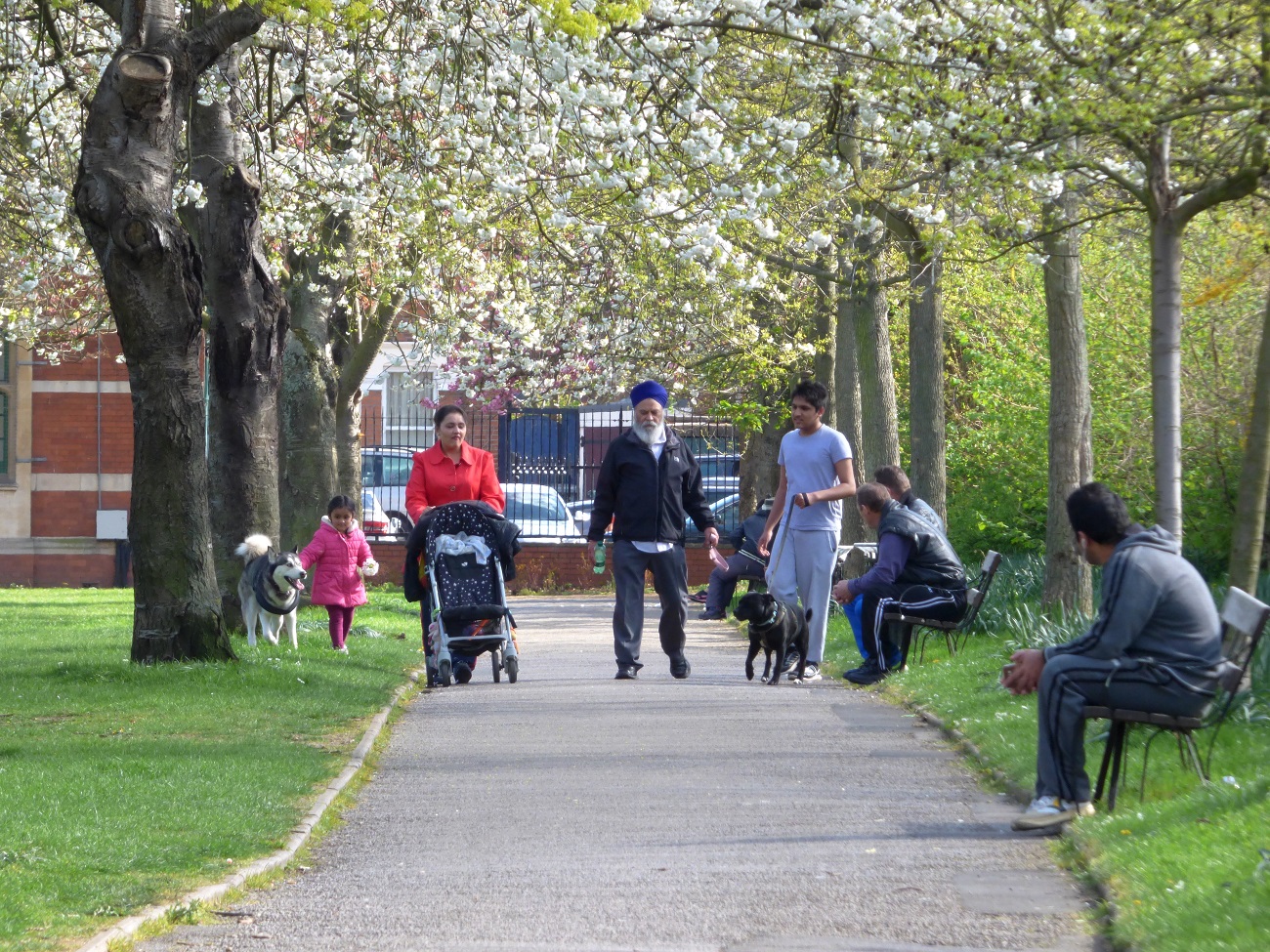 20170403_Newham_Plashet-Park_A-family-stroll