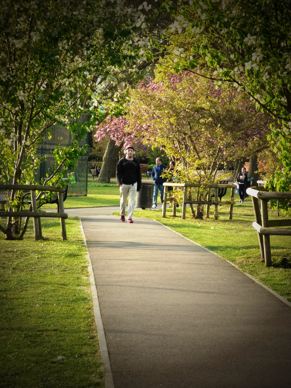 20170403_Newham_Stratford-Park_Headphones-on