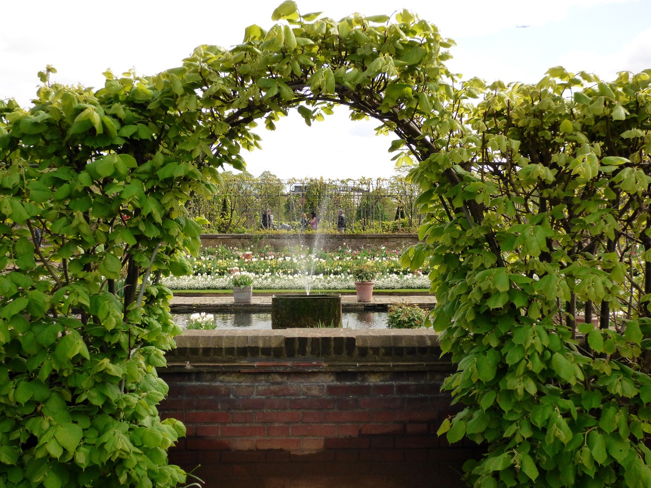 20170407_Westminster_Kensington-Palace-Memorial-Garden_The-Archway