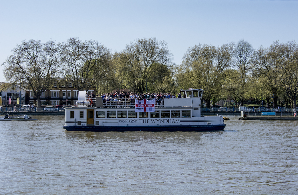 20170409_Hammersmith-and-Fulham_The-Thames-at-Bishops-Park_Party-boat