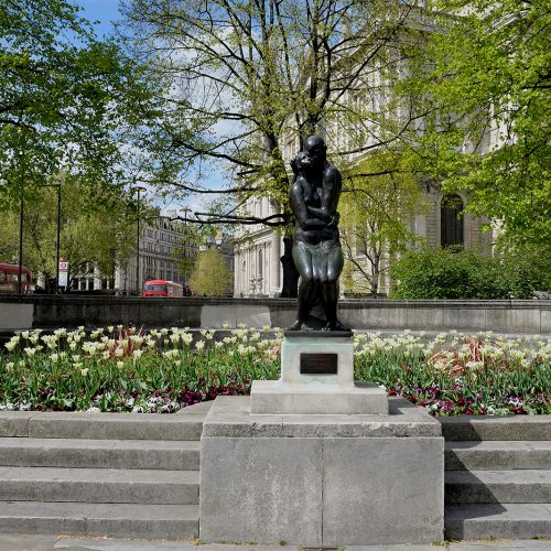 20170416_City-of-London_New-Change-Cannon-Street_Festival-gardens-with-statue-The-Lovers