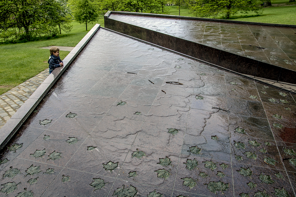 20170417_Westminster_-Green-Park-_Canadian-War-Memorial