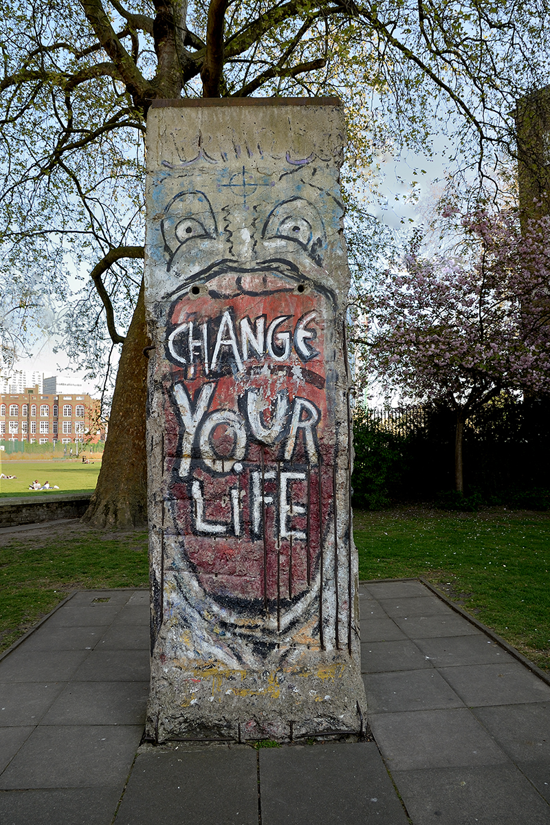 2017048_Southwark_Geraldine-Mary-Harmsworth_-Piece-from-Berlin-wall